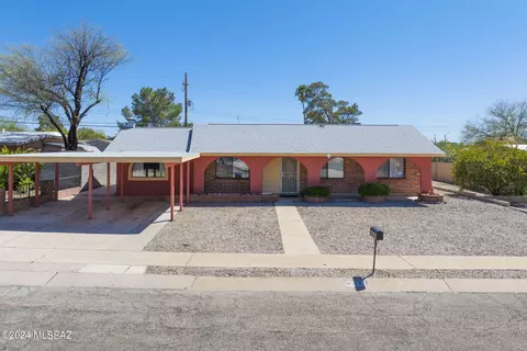 8052 E Hayne St, Tucson, AZ 85710