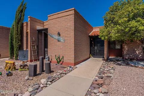 1256 W Desert Hills Dr, Green Valley, AZ 85622