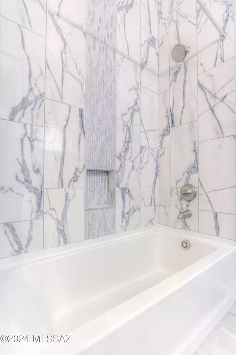 Bath - 3420 E Shade Rock Pl, Vail, AZ 85641 photo 4 of 4