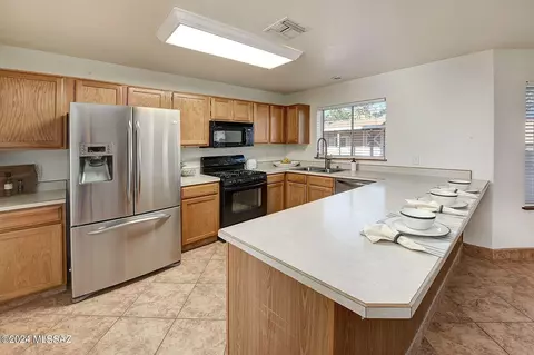 8166 N Plantation Pl, Tucson, AZ 85741