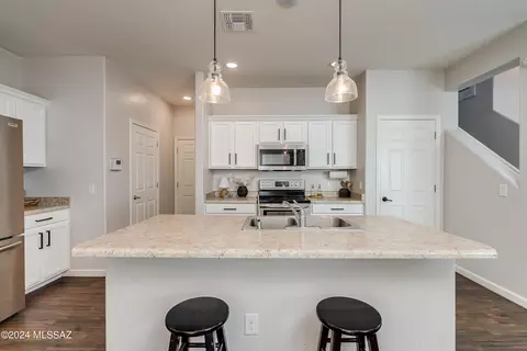Kitchen - 6502 E Brushback Loop, Tucson, AZ 85756 photo 2 of 8