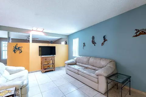108 W Calle Del Ano, Green Valley, AZ 85614