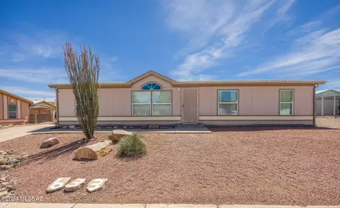 633 W Coachline Ln, Benson, AZ 85602