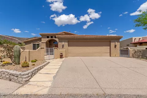 2241 S Triangle X Ln, Tucson, AZ 85713