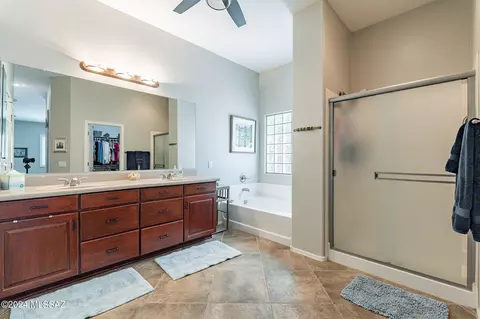 Bath - 734 E Blue Mesa Pl, Vail, AZ 85641 photo 1 of 3