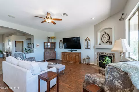 Living - 734 E Blue Mesa Pl, Vail, AZ 85641 photo 2 of 5