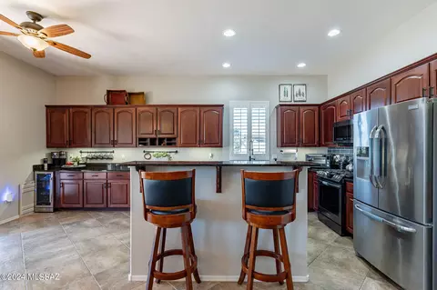 Kitchen - 734 E Blue Mesa Pl, Vail, AZ 85641 photo 2 of 5