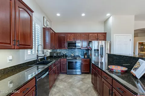 Kitchen - 734 E Blue Mesa Pl, Vail, AZ 85641 photo 4 of 5