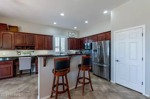 Kitchen - 734 E Blue Mesa Pl, Vail, AZ 85641 photo 3 of 5