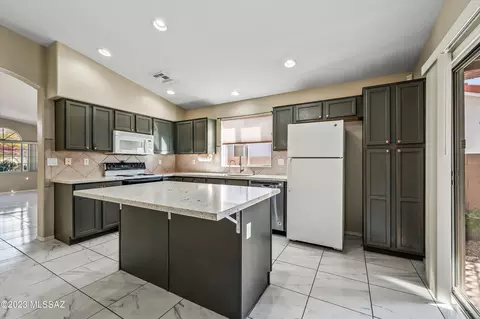 Kitchen - 5128 E Circulo Las Cabanas, Tucson, AZ 85711 photo 1 of 6