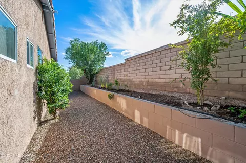 Exterior - 5128 E Circulo Las Cabanas, Tucson, AZ 85711 photo 6 of 7