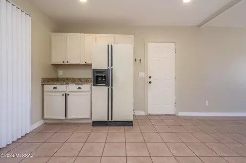 Kitchen - 2226 E Canada St, Tucson, AZ 85706 photo 4 of 4