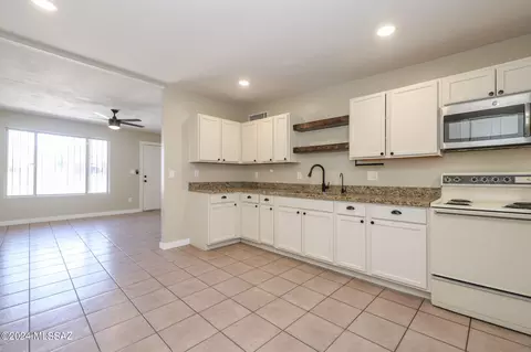 Kitchen - 2226 E Canada St, Tucson, AZ 85706 photo 3 of 4
