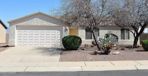 8662 N Silver Moon Way, Tucson, AZ 85743