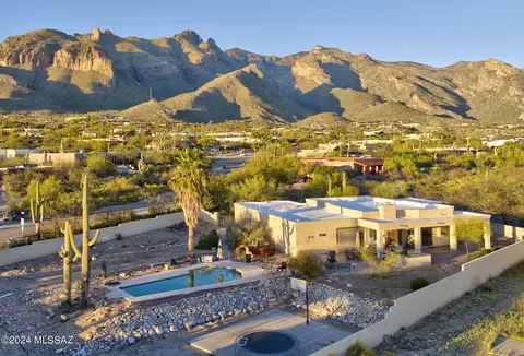 6955 N Green Mountain Pl, Tucson, AZ 85718