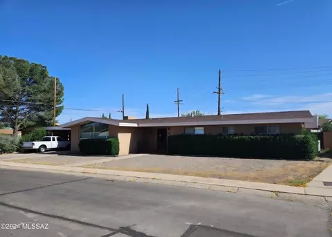 832 W Stirrup Dr, Safford, AZ 85546