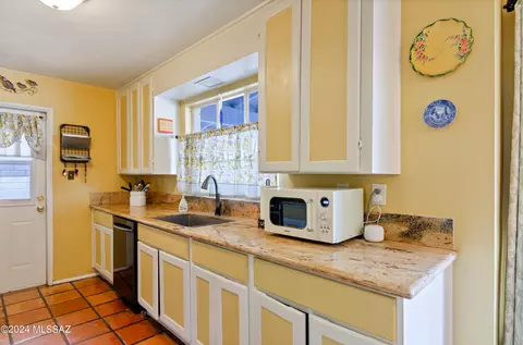 Kitchen - 5518 E 3rd St, Tucson, AZ 85711 photo 2 of 4