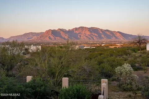5170 N Camino De Oeste, Tucson, AZ 85745