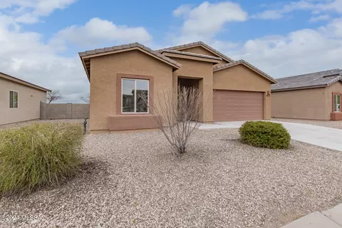 8040 S Vedder Dr, Tucson, AZ 85756