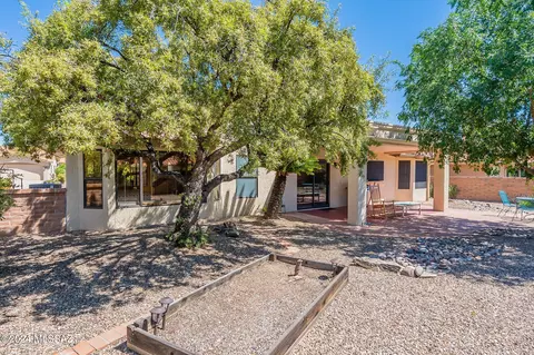 Exterior - 1116 E Haystack Dr, Oro Valley, AZ 85755 photo 9 of 10