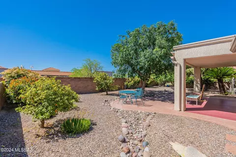Exterior - 1116 E Haystack Dr, Oro Valley, AZ 85755 photo 5 of 10
