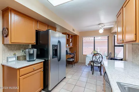 Kitchen - 1116 E Haystack Dr, Oro Valley, AZ 85755 photo 4 of 6