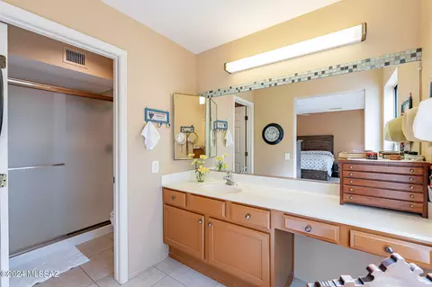 Bath - 1116 E Haystack Dr, Oro Valley, AZ 85755 photo 1 of 2