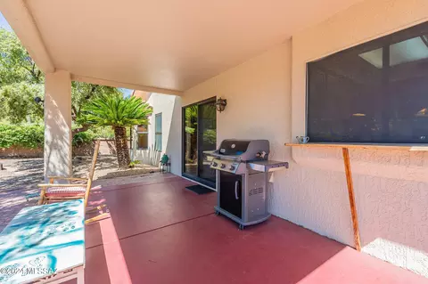 Exterior - 1116 E Haystack Dr, Oro Valley, AZ 85755 photo 7 of 10