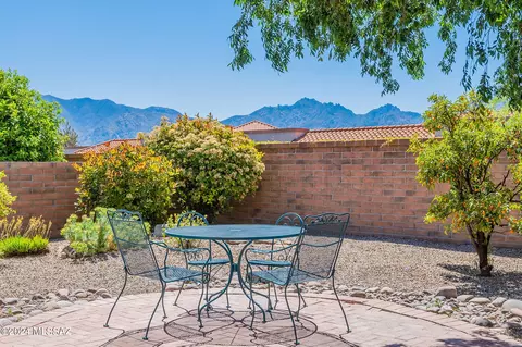 Exterior - 1116 E Haystack Dr, Oro Valley, AZ 85755 photo 4 of 10