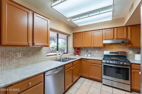 Kitchen - 1116 E Haystack Dr, Oro Valley, AZ 85755 photo 6 of 6