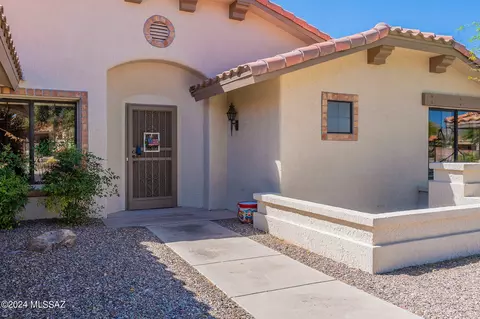 Exterior - 1116 E Haystack Dr, Oro Valley, AZ 85755 photo 6 of 10