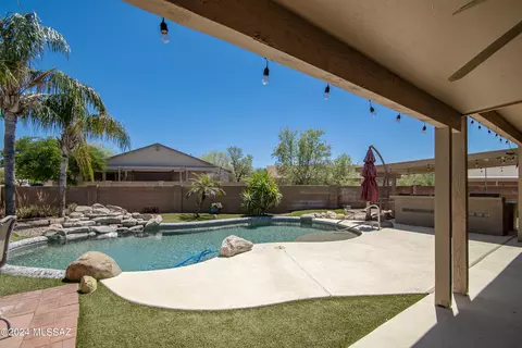8374 N Veranda Pl N, Tucson, AZ 85741