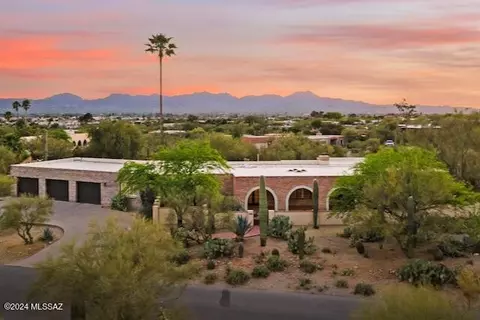 5345 N Foothills Dr, Tucson, AZ 85718