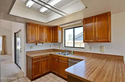 Kitchen - 9959 Eugenia Dr E, Tucson, AZ 85730 photo 3 of 4