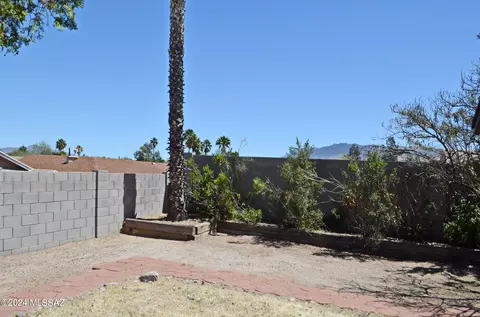 Exterior - 9959 Eugenia Dr E, Tucson, AZ 85730 photo 8 of 17