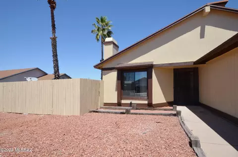 Exterior - 9959 Eugenia Dr E, Tucson, AZ 85730 photo 3 of 17