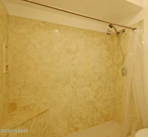 Bath - 9959 Eugenia Dr E, Tucson, AZ 85730 photo 2 of 4
