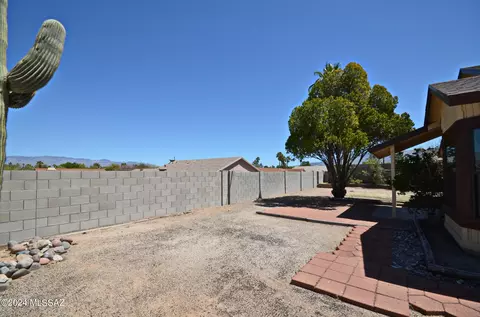 Exterior - 9959 Eugenia Dr E, Tucson, AZ 85730 photo 9 of 17