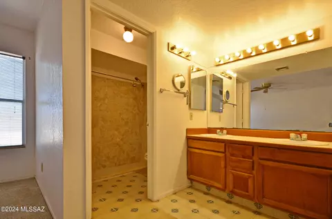 Bath - 9959 Eugenia Dr E, Tucson, AZ 85730 photo 1 of 4