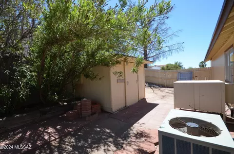 Exterior - 9959 Eugenia Dr E, Tucson, AZ 85730 photo 13 of 17