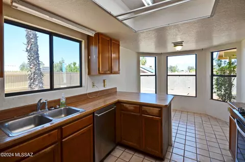 Kitchen - 9959 Eugenia Dr E, Tucson, AZ 85730 photo 4 of 4