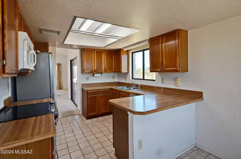 Kitchen - 9959 Eugenia Dr E, Tucson, AZ 85730 photo 2 of 4