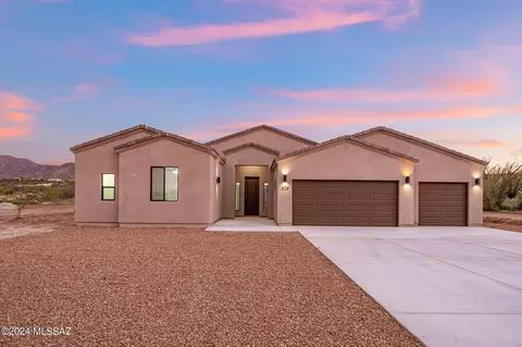 824 S Garfield Ave, Vail, AZ 85641