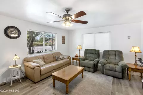 Living - 719 Riverside Dr, Mammoth, AZ 85618 photo 1 of 3