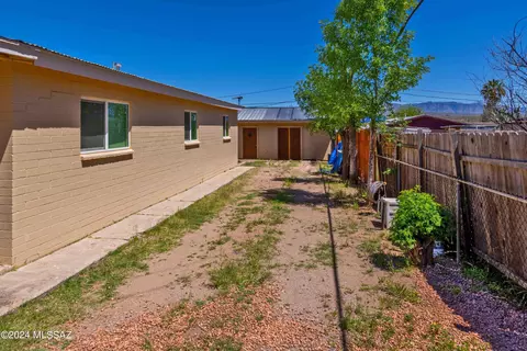 Exterior - 719 Riverside Dr, Mammoth, AZ 85618 photo 4 of 9