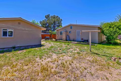 Exterior - 719 Riverside Dr, Mammoth, AZ 85618 photo 8 of 9