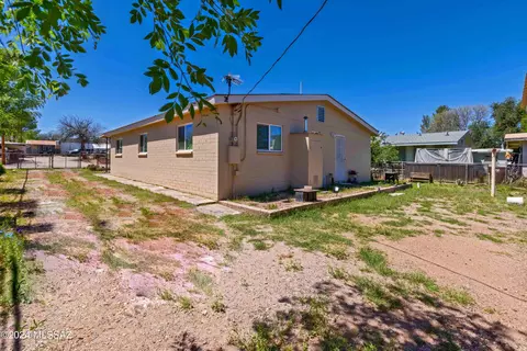 Exterior - 719 Riverside Dr, Mammoth, AZ 85618 photo 7 of 9