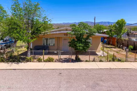 Exterior - 719 Riverside Dr, Mammoth, AZ 85618 photo 2 of 9