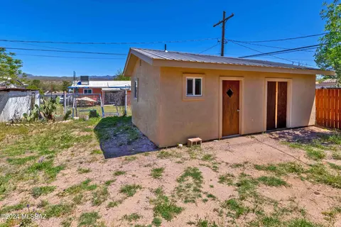 Exterior - 719 Riverside Dr, Mammoth, AZ 85618 photo 5 of 9