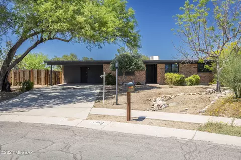 8901 E Sierra St, Tucson, AZ 85710
